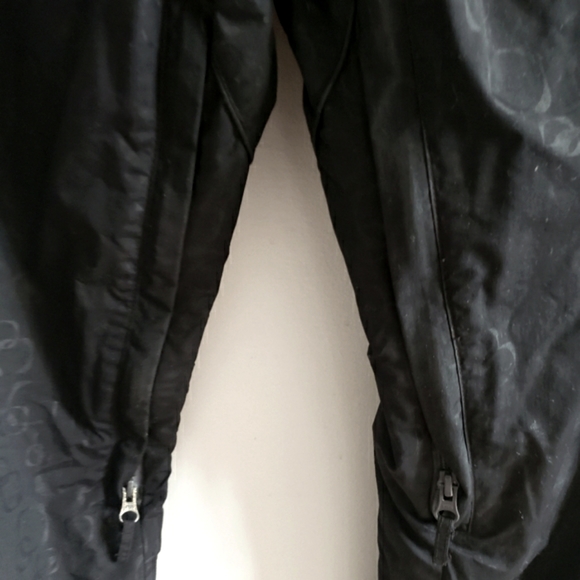 Powderoom Ride Harder Ski Pants Black Damask Pattern Semi Reflective W-M EUC - Picture 11 of 15